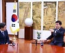대화 나누는 김동연 경기도지사-김진표 국회의장