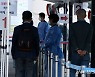 오후 9시 전국 3만21명 확진..어제보다 4000여명 줄어