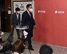 윤리위 출석하는 김성원 국민의힘 의원