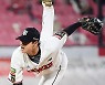 153km 쾅, 2.2이닝 퍼펙트! LG 타선 완벽하게 잠재운 군필 투수, 753일 만에 홀드 챙기다 [MK잠실]