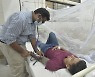 방글라데시 병원서 치료받는 뎅기열 환자