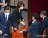 박진 장관 해임건의안 투표하는 이재명 민주당 대표
