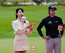 [포토] 갤러리 경품추첨 진행하는 김미영 아나운서