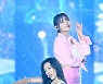 위클리 박소은-먼데이,'호흡 척척' [사진]