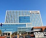 '후보 만나고 싶어' 선거유세장 흉기 난동 60대 집행유예