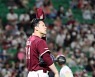 일본 최고연봉 '9억엔' 다나카, 최종전서 시즌 12패-양 리그 최다패..ERA 19명 중 17위