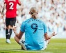 홀란 EPL 최초 '홈 3연속 해트트릭'..맨시티, 맨유에 6-3 대승
