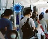 밤 9시까지 전국 1만5725명 확진..어제보다 4천여명 많아