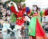 [포토] 봉산탈춤 관람하는 관객들