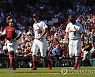 MLB '기록의 사나이' 푸홀스, 은퇴식서 702호 홈런 '쾅'