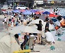 '10월에 찾아온 무더위, 제주 해수욕장 북적'