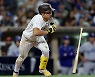 김하성, 11호 홈런에 28번째 멀티 히트..MLB 샌디에이고 PS 진출