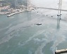 여수 앞바다 폐유 유출로 5~6km 기름띠..8시간 긴급방제(종합)