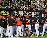 승리한 기아 '4위 싸움은 이제부터'