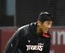 이의리 '물세례 맞고도 팬들 향해 인사' [MK포토]
