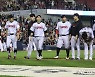 KIA전 패배로 아쉬운 LG 선수들
