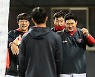 양현종-서재응 코치, '데뷔 첫 10승 이의리, 어서와' [사진]