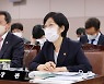 환경부 "일회용 물티슈 사용금지 3년 유예 검토"