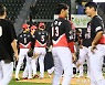 KIA 'LG에 8:3 승리'[포토]