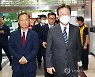 대한노인회 방문하는 이재명 대표