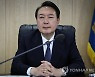 북 중거리 탄도미사일 대응방안 논의하는 윤석열 대통령