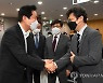 악수하는 오세훈 시장