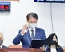 선서하는 양덕순 제주연구원장 후보자