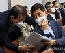 대화하는 이강덕 포항시장
