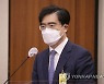 답변하는 공영운 현대차 사장