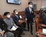 발언대로 나가는 공영운 현대차 사장