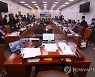 파행 거듭한 외통위 국감..野 "외교참사" 與 "억지 정치참사"(종합)