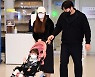 류현진-배지현 부부 ‘깔맞춤 운동화로 커플룩’ [MK포토]