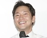 '범죄도시2' 손석구, 신인남우상 "100% 감독님 덕…술 살 것" [제42회 영평상]