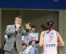 완패를 당한 삼성생명 임근배 감독, "선수들이 많이 느꼈을 것이다"