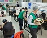 오스템임플란트, 쪽방촌 주민들에 도시락·구강관리 세트 전달