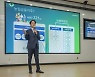 손병환 농협금융 회장, 미래세대에 기부금 전달하고 특강