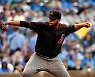'NPB 왼손 신기록' 163㎞/h 에스코바, 또 요코하마 재계약