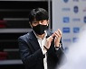 “시즌은 길다” 41점차 대승에도 방심 않은 우리은행 위성우 감독