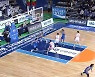 우리은행, 삼성생명에 41점차 대승…BNK와 공동 선두