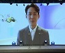 이정재, 첫 연출작 '헌트'로 신인감독상 수상 "기쁨 나누고파" [제42회 영평상]
