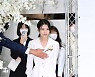 아이유,'수줍은 발걸음' [사진]