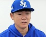 홀드왕 출신 박희수 코치, "신인 투수들 대부분 괜찮다. 특히 2~3명 눈에 띈다"