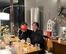 아유미, 절친 집들이에 신혼부부 출동…결혼하니 더 예뻐졌네