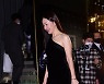 [T포토] 엄지원 '어둠을 밝히는 미모'