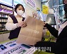 편의점 비닐봉투·카페 플라스틱 빨대 퇴출에 제지株 '강세'