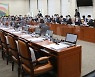 정무위, 내년도 예산안 野단독 처리…與 "날치기" 반발(종합)