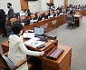 국회 정무위, 與 의원 불참 속 내년도 예산안 野 단독 처리