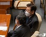 대화하는 이재명 대표·정청래 최고위원