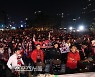 [포토]열정적인 응원 보내는 붉은 악마
