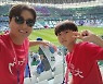이동국, 아들 시안이와 우루과이전 직관 인증샷…폭풍 성장한 대박이